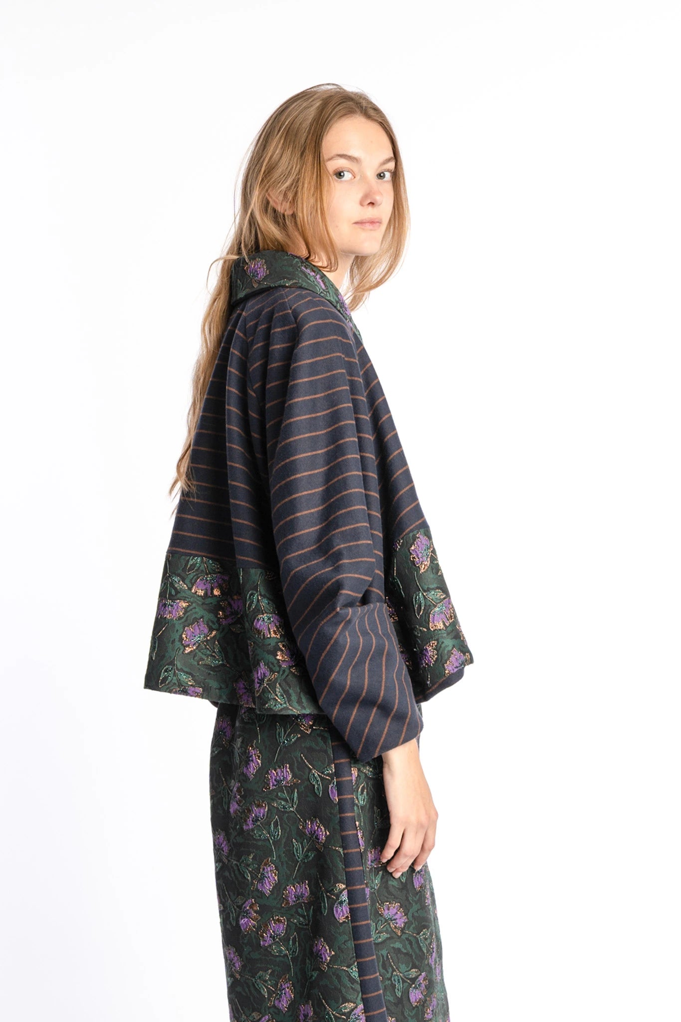 Womens statement jacket Abel nightblue, AW25 collection by STEF SERIES, shown from side.