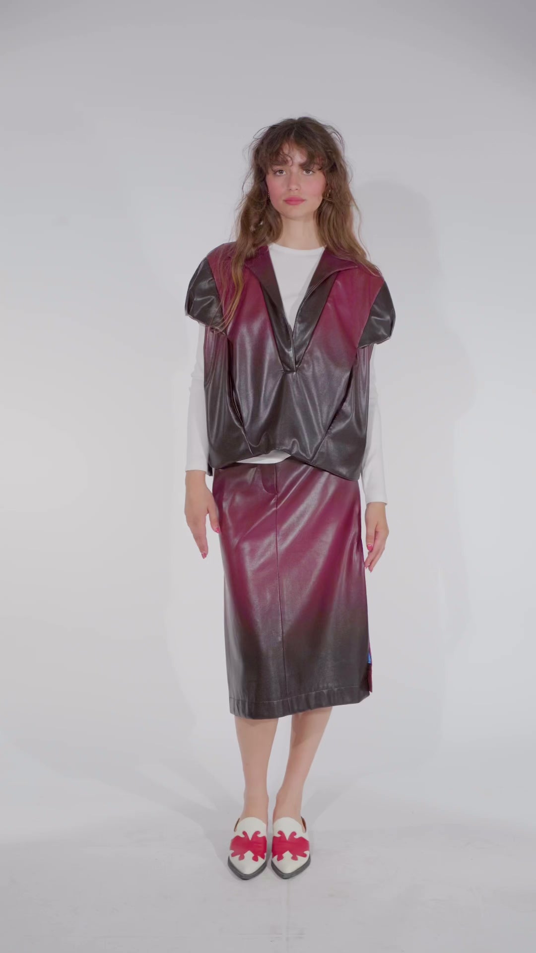 Video of model showing leather midi skirt Asil and leather vest Aiko in brown ombre from STEF SERIES AW25.