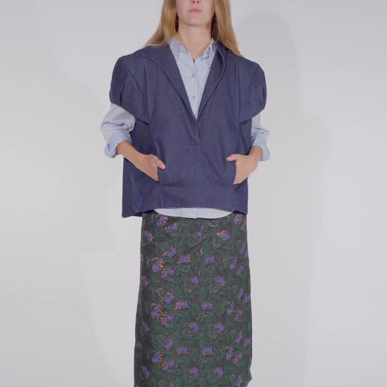 Video of model showing the structured denim vest top women Aiko in indigo from STEF SERIES AW25.