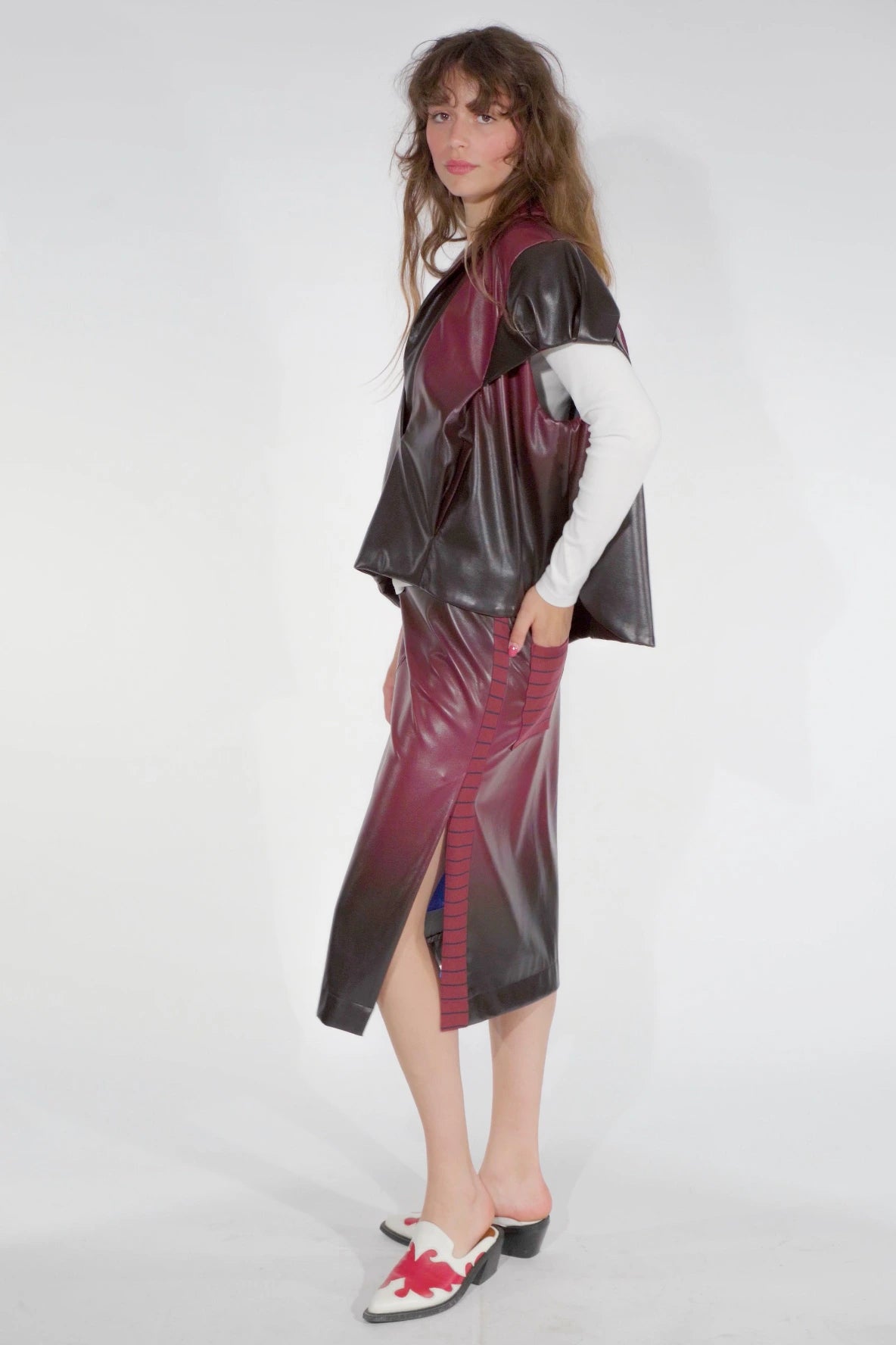 Leather midi skirt Asil with double slits in brown ombre from STEF SERIES AW25, shown from side.