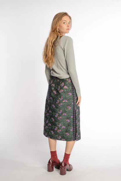 Floral slide-slit skirt Asil in pinegreen and purple from STEF SERIES AW25, back shown from side.