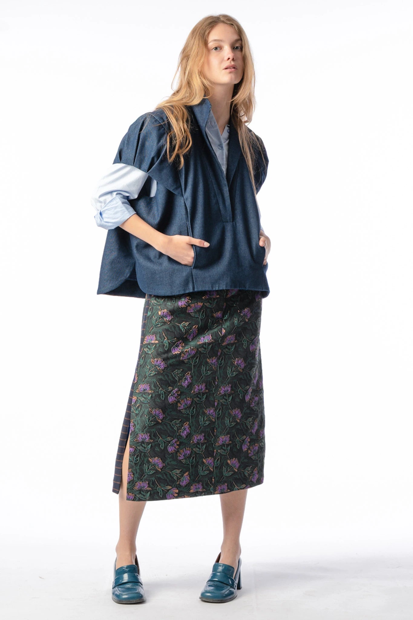 Floral slide-slit skirt Asil in pinegreen and purple from STEF SERIES AW25, shown from front.