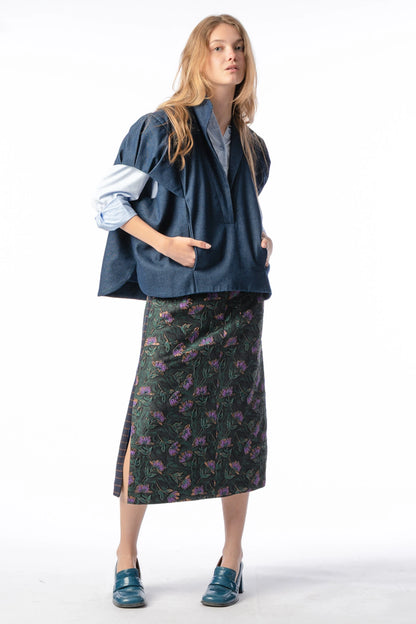 Floral slide-slit skirt Asil in pinegreen and purple from STEF SERIES AW25, shown from front.