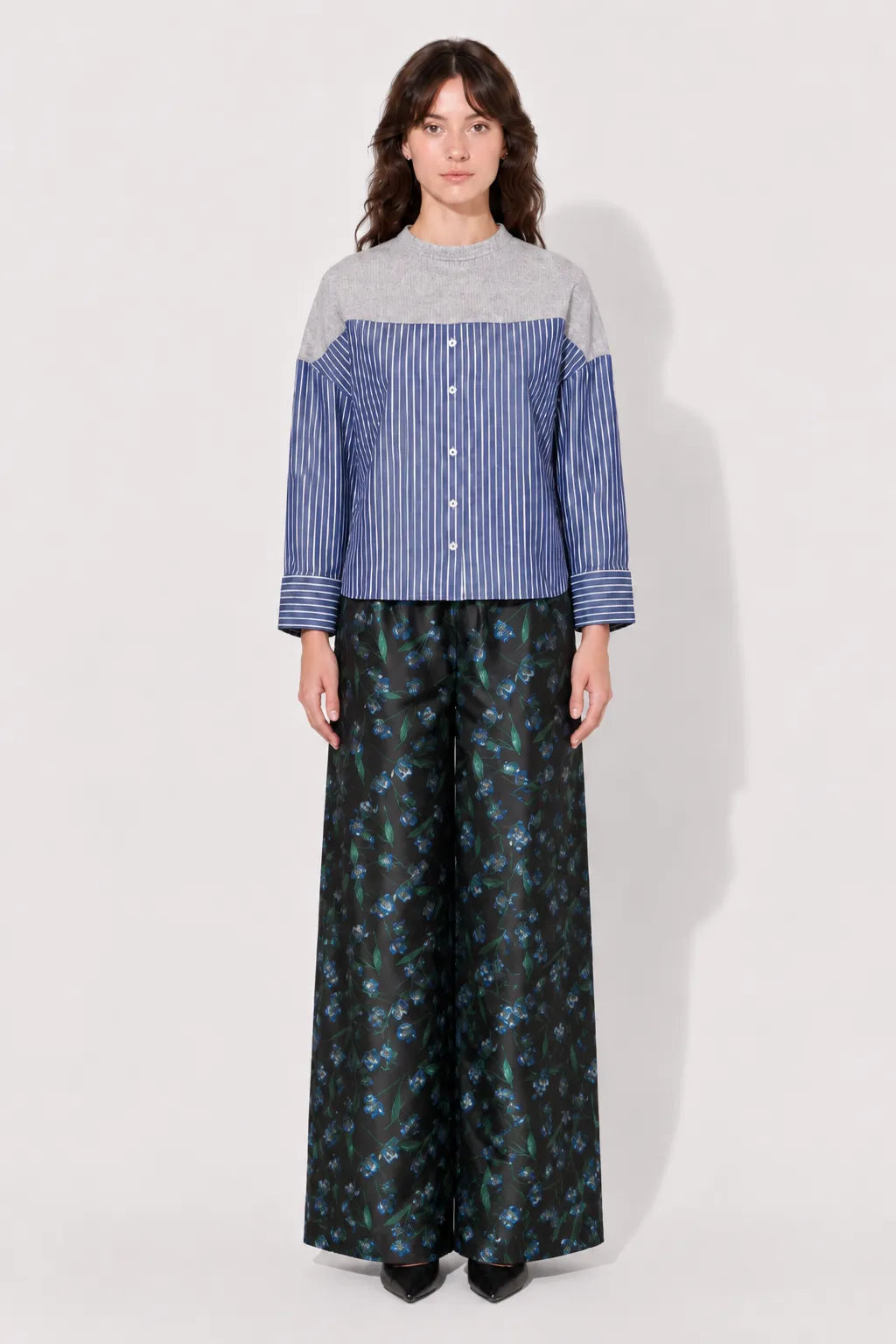 Front view of the STEF SERIES Caro wide-leg pants in a blue floral print. 