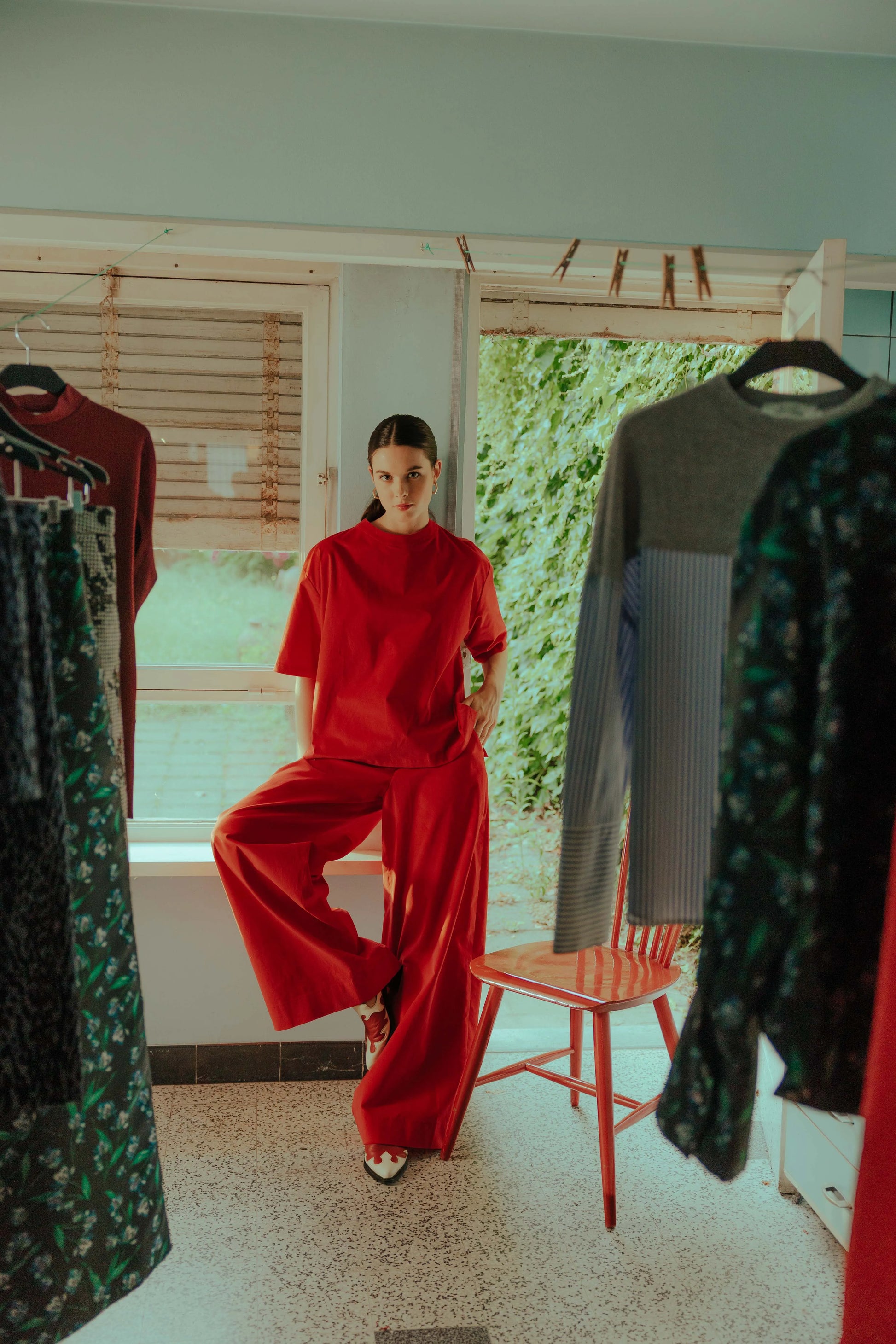 Model wearing the STEF SERIES Caro wide-leg pants with the Ciska boxy T-shirt, both in red velvet. From the Collection Autumn Winter 2026.