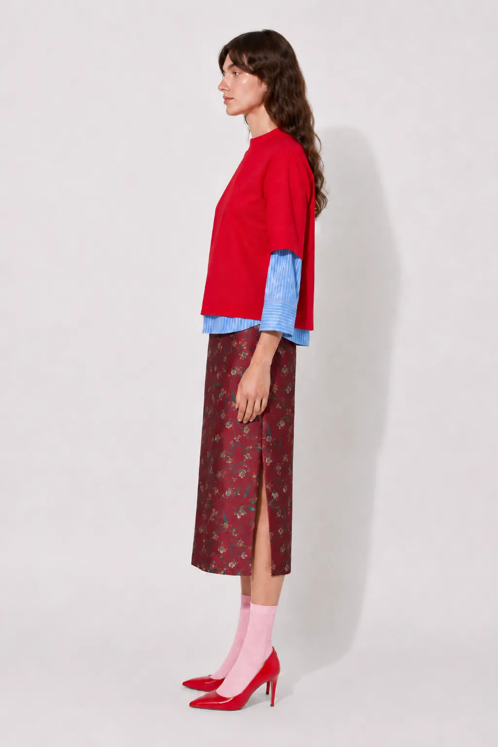 Side view of the STEF SERIES Casil midi skirt in a red floral print.