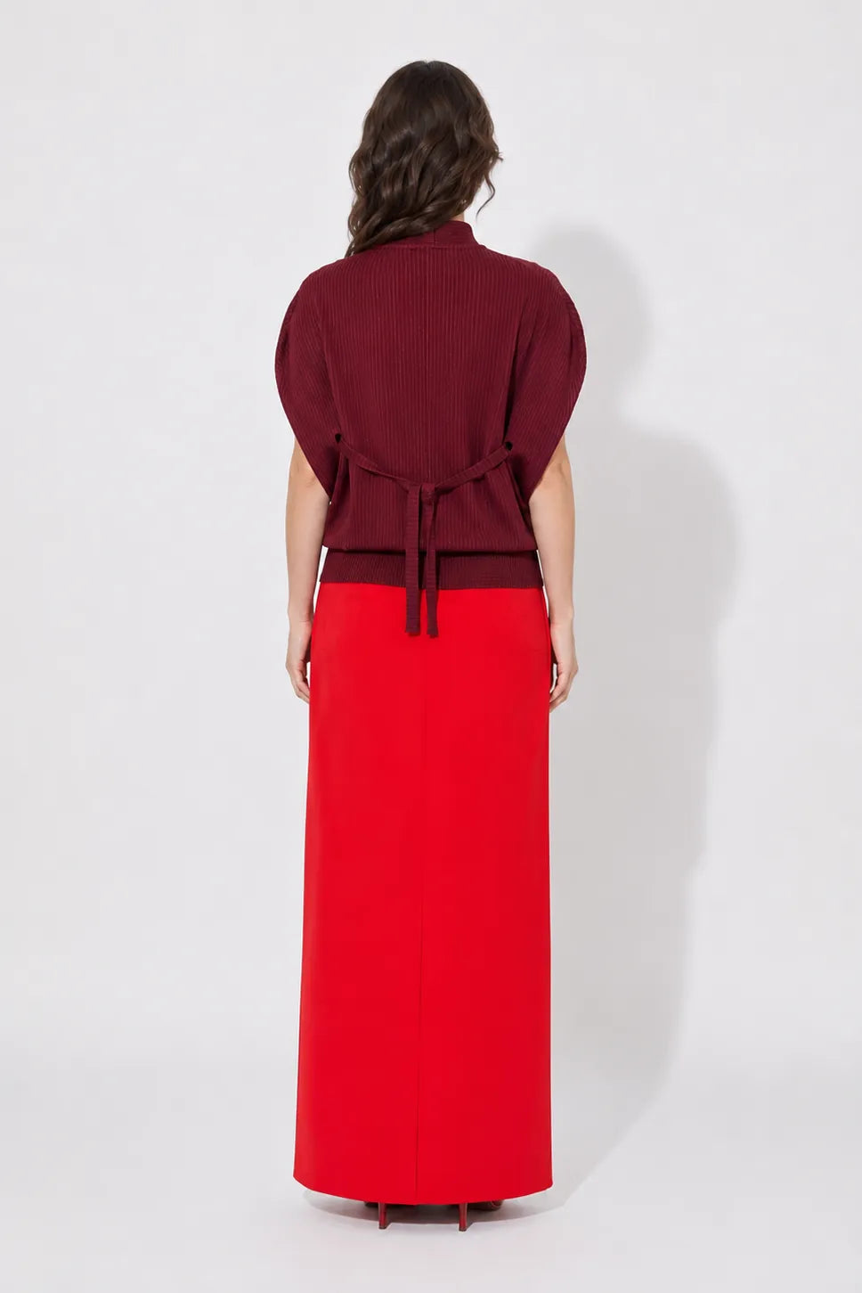 Back view of the STEF SERIES Cece balloon-shaped shirt from bordeaux stripes jersey.