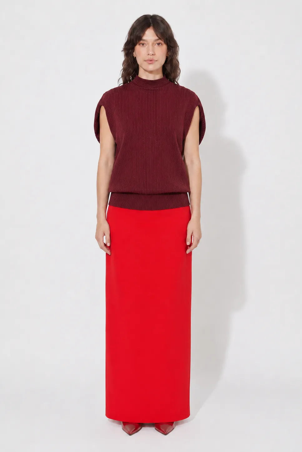 Front view of the STEF SERIES Cece balloon-shaped shirt from bordeaux stripes jersey.
