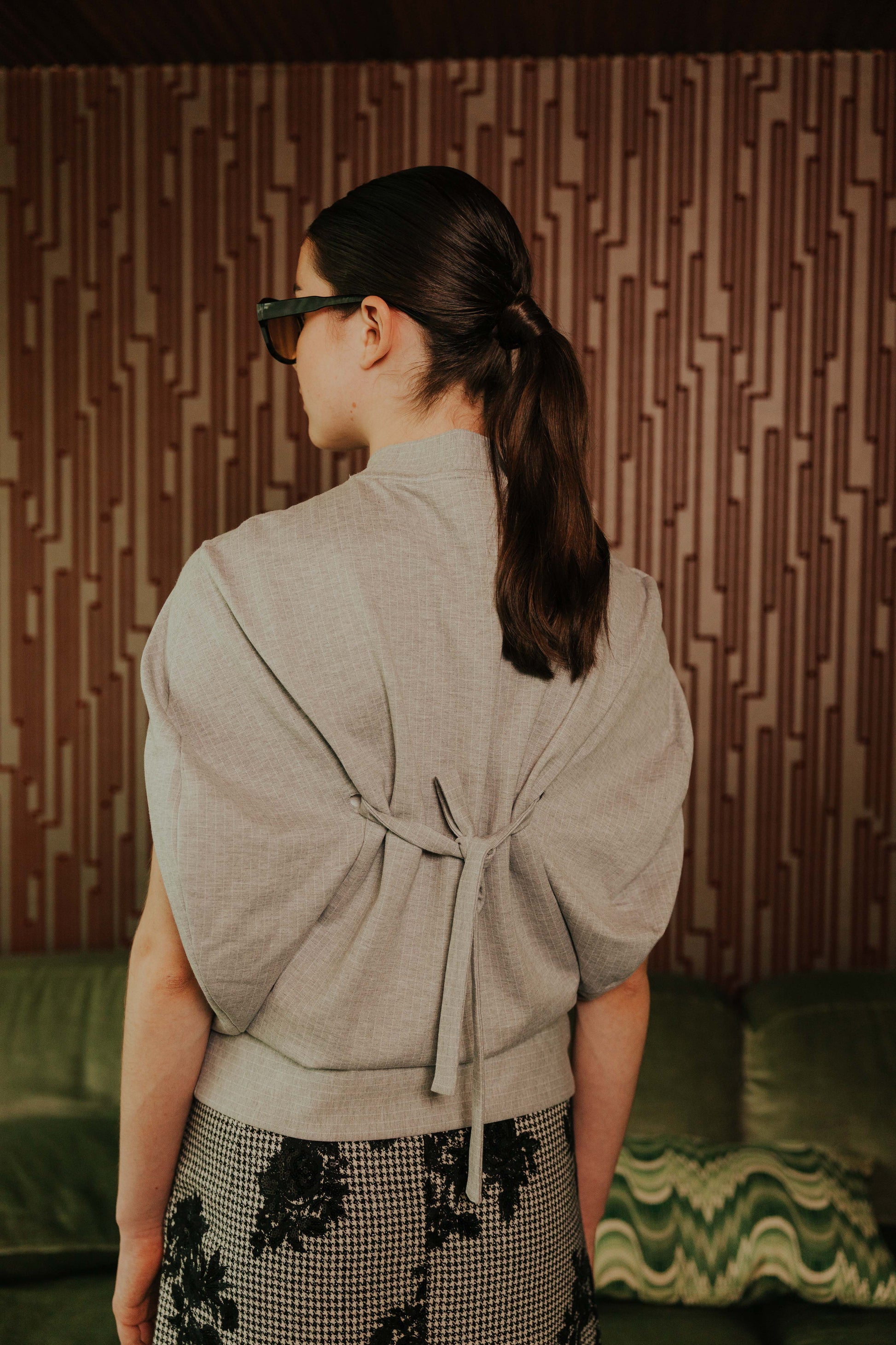 Back view of the STEF SERIES Cece balloon-shaped shirt from grey striped jersey styled with STEF SERIES Cas maxi skirt in pied-de-poule.