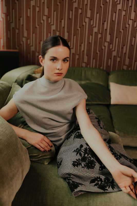 Front view of the STEF SERIES Cece balloon-shaped shirt from grey striped jersey styled with STEF SERIES Cas maxi skirt in pied-de-poule.