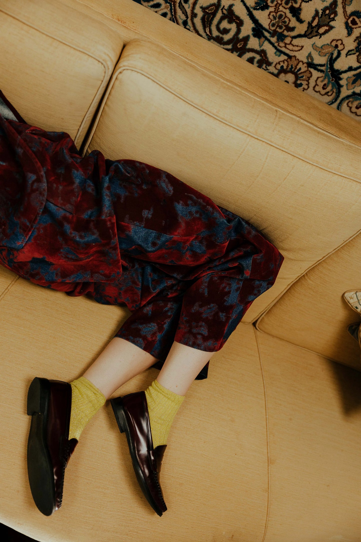 Model wearing the STEF SERIES Chuck barrel-shaped pants crafted from bordeaux velvet denim.