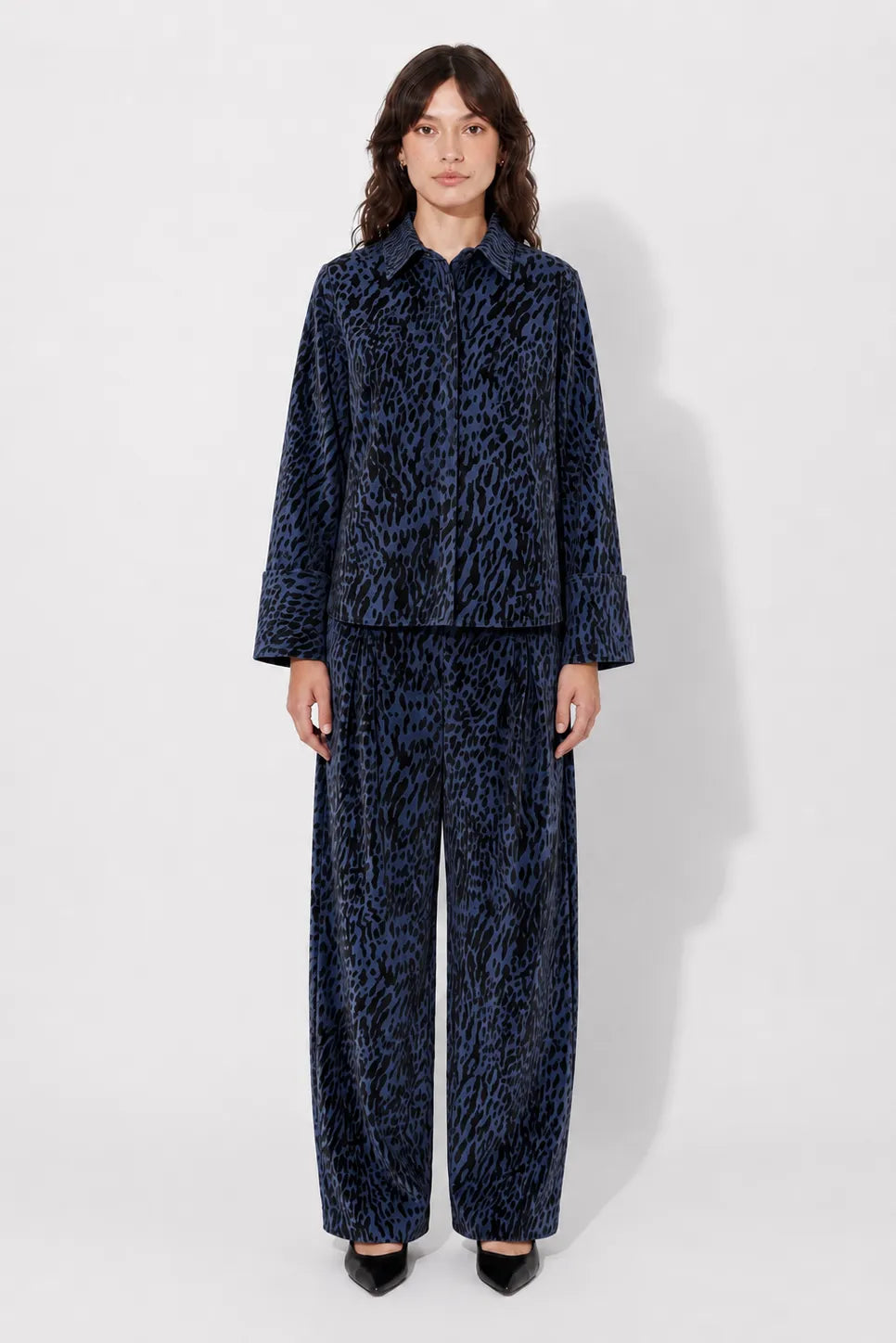 Front view of the STEF SERIES Chuck barrel-shaped pants crafted from denim with a distinctive velvet leopard print.