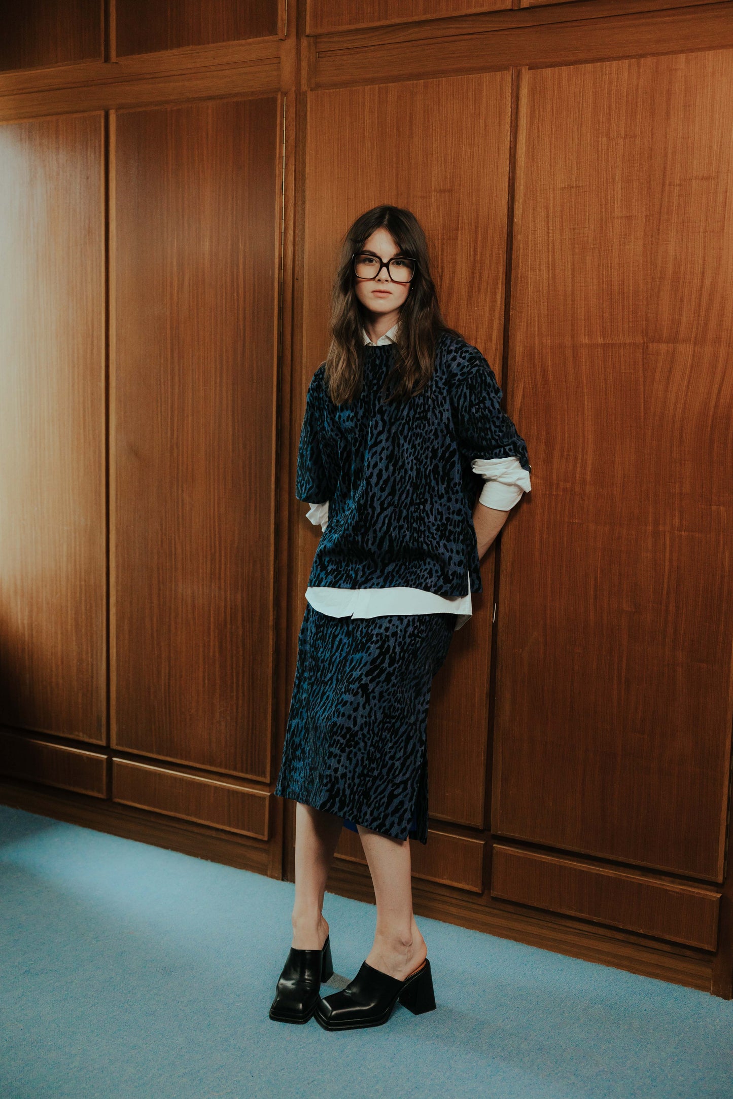 Model wearing the STEF SERIES Ciska boxy T-shirt styled with the STEF SERIES Casil midi-skirt, both with a distinctive velvet leopard print.