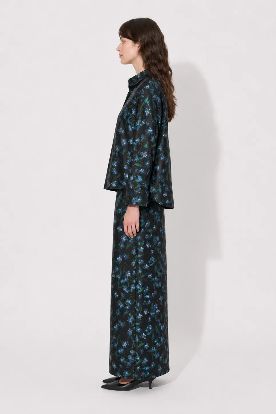Side view of the STEF SERIES Coby long-sleeve shirt in a blue floral print.