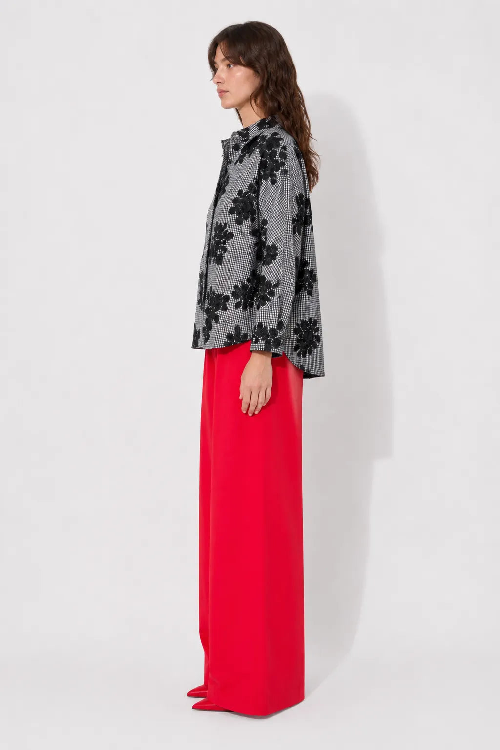 Side view of the STEF SERIES Coby long-sleeve shirt crafted from pied-de-poule fabric.