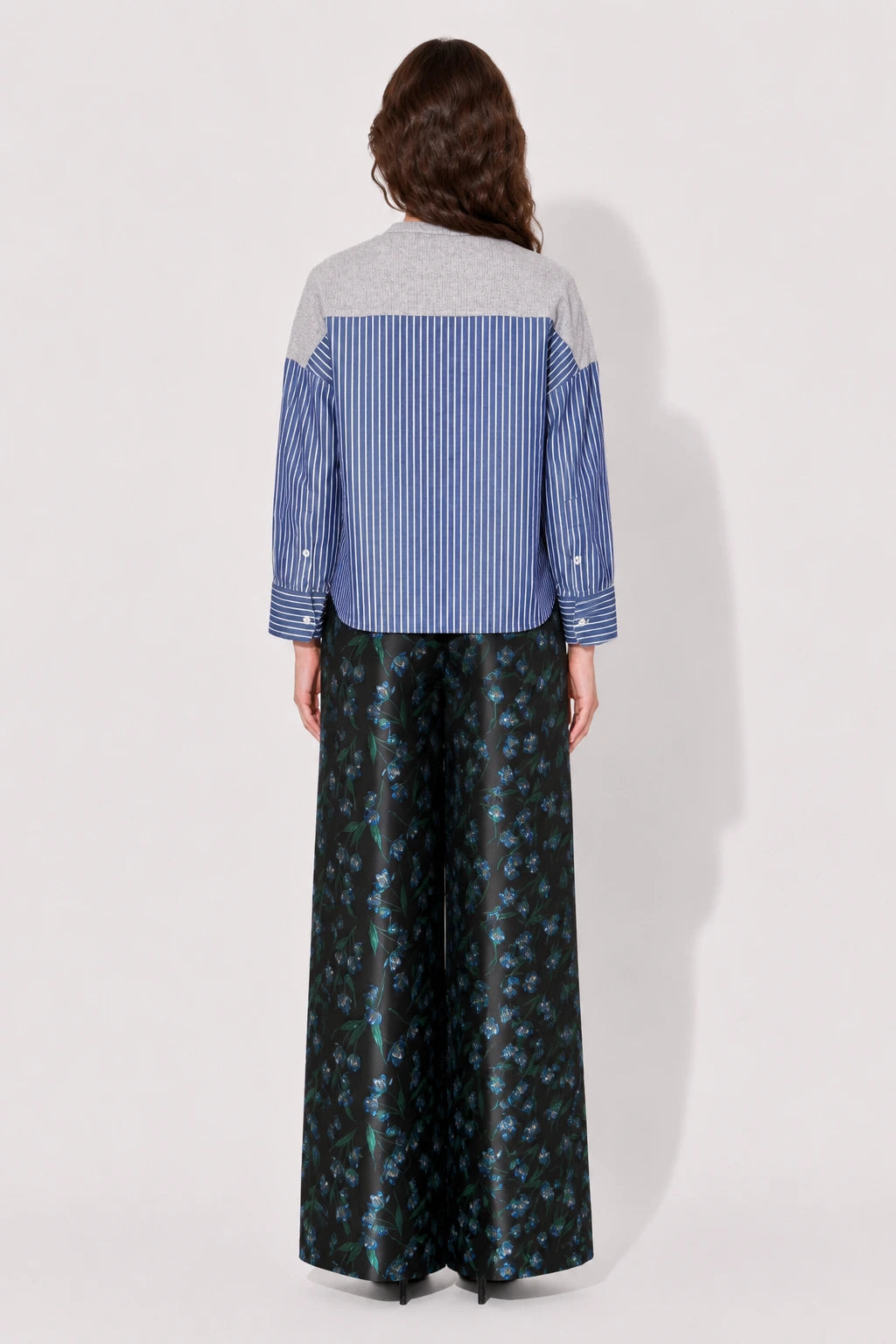 Back view of the STEF SERIES Collin poplin shirt with dark blue stripes.