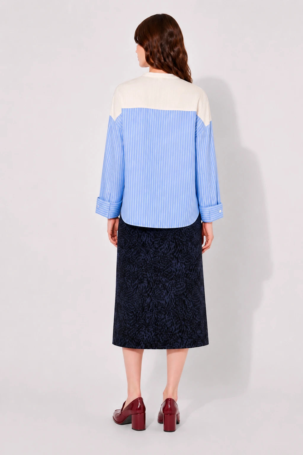 Back view of the STEF SERIES Collin poplin shirt with light blue stripes.