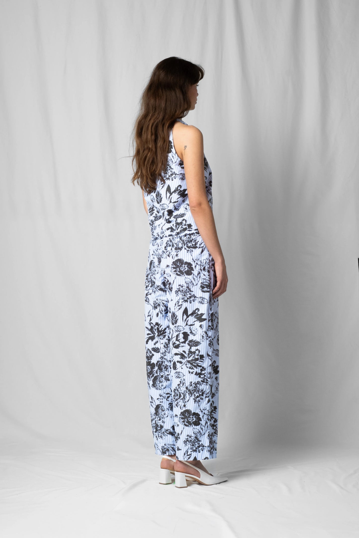 Bash balloon shaped pants with elastic from the limited edition SS26 collection by STEF SERIES shown from the side.