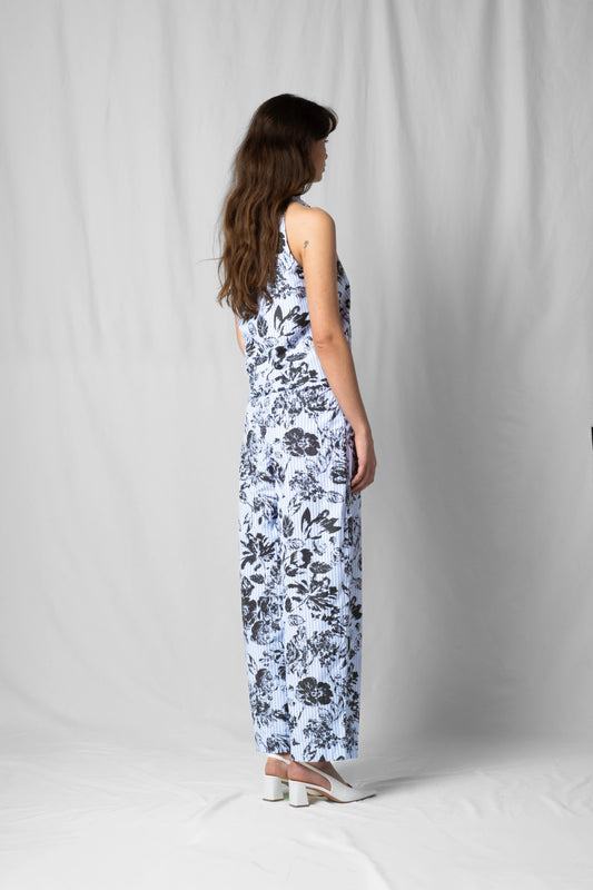 Bash balloon shaped pants with elastic from the limited edition SS26 collection by STEF SERIES shown from the side.