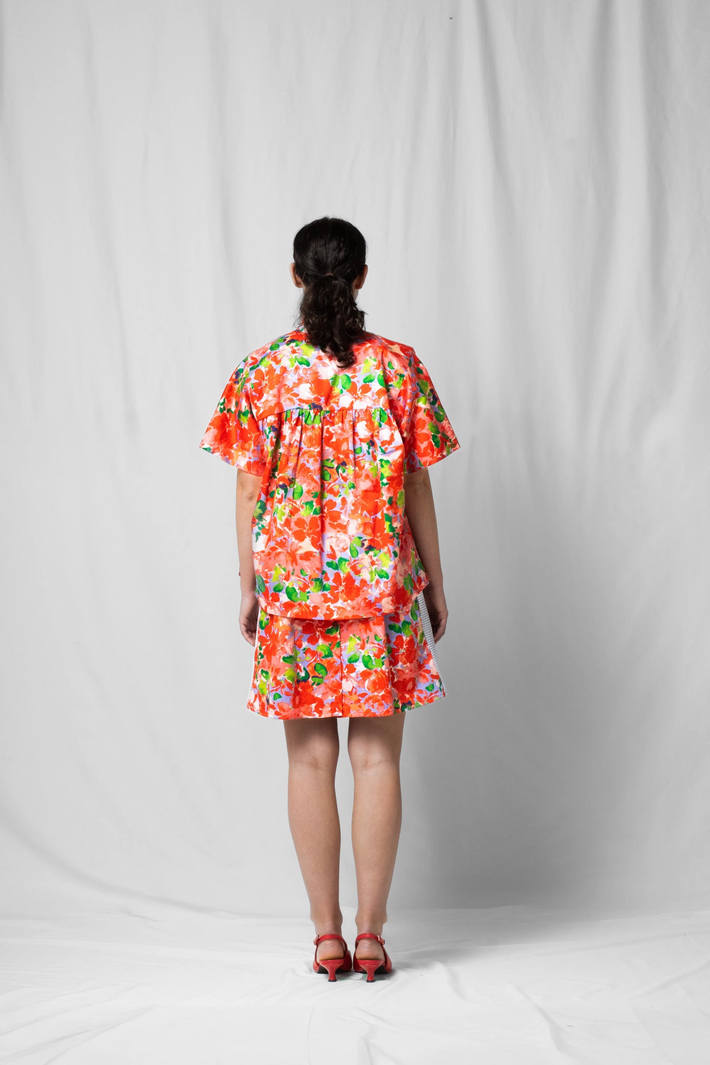 Pink flowers short-sleeve Bowie Shirt with button fastening and gathered detailing from the SS26 collection by STEF SERIES shown from the back.