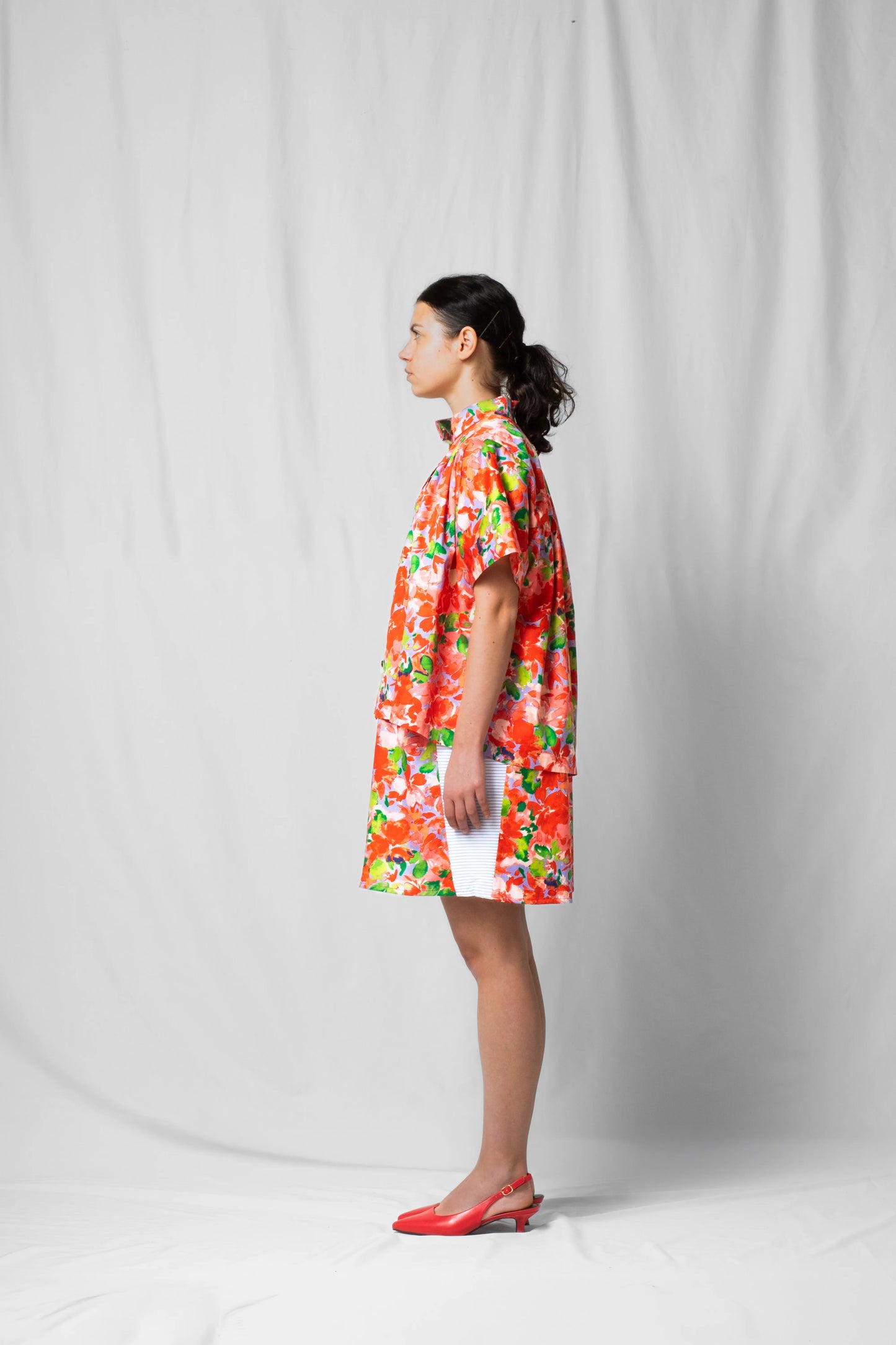 Pink flowers short-sleeve Bowie Shirt from the SS26 collection by STEF SERIES shown from the side.